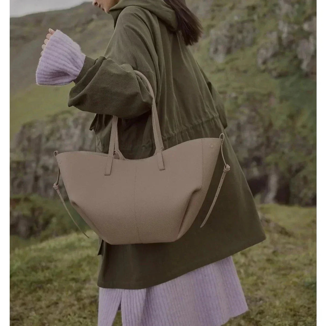 Spacious women's leather tote bag for laptop, ideal for autumn and work
