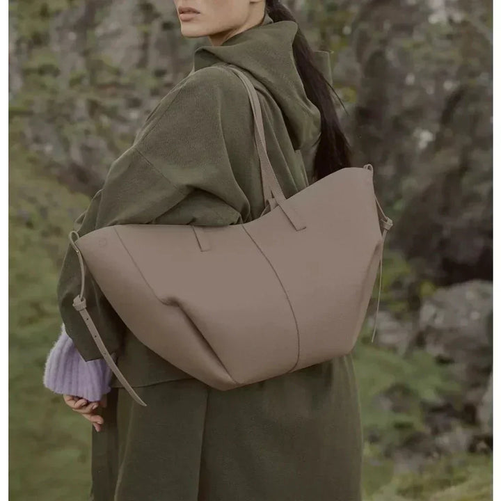 Spacious women's leather tote bag for laptop, ideal for autumn and work