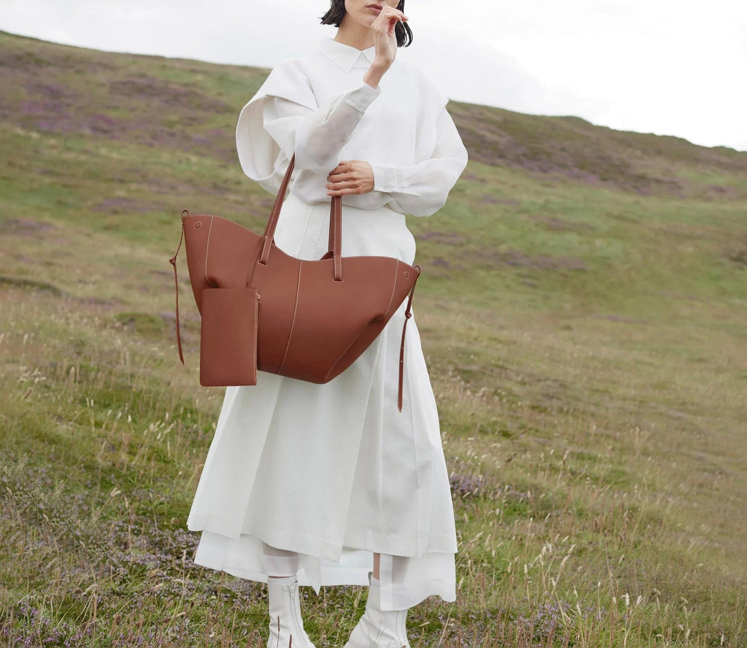 Spacious women's leather tote bag for laptop, ideal for autumn and work