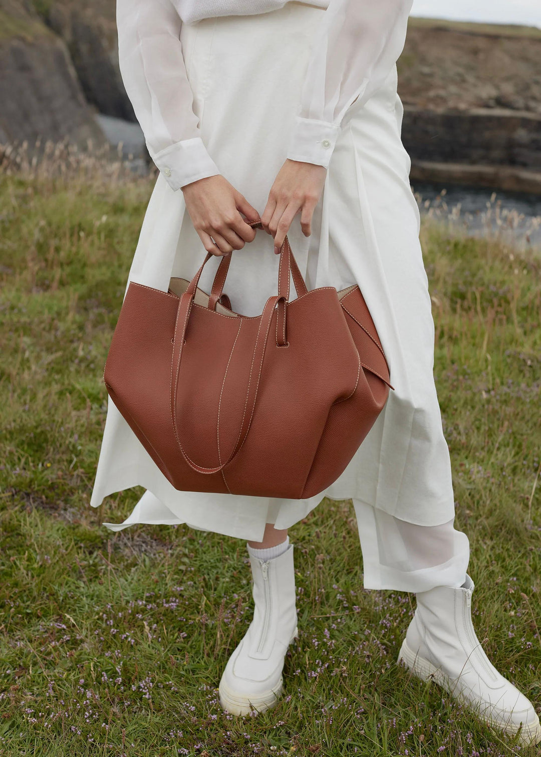 Spacious women's leather tote bag for laptop, ideal for autumn and work