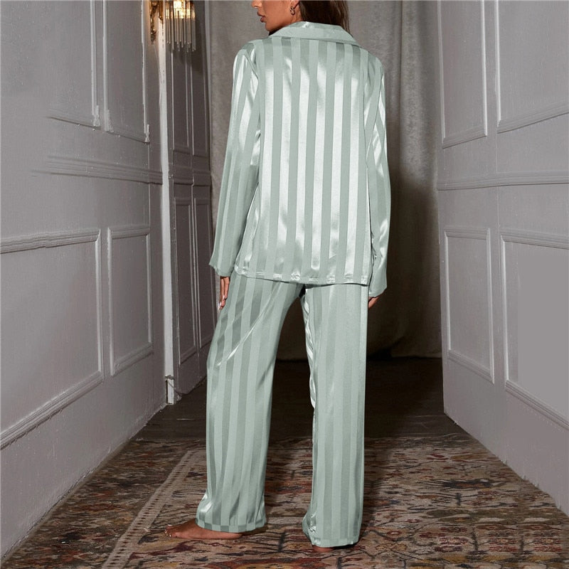 https://cdn.shopify.com/s/files/1/0998/9200/3147/files/Women_s_Pyjama_Set_-_Long_Sleeve_and_Button_Up_2.jpg?v=1766666551