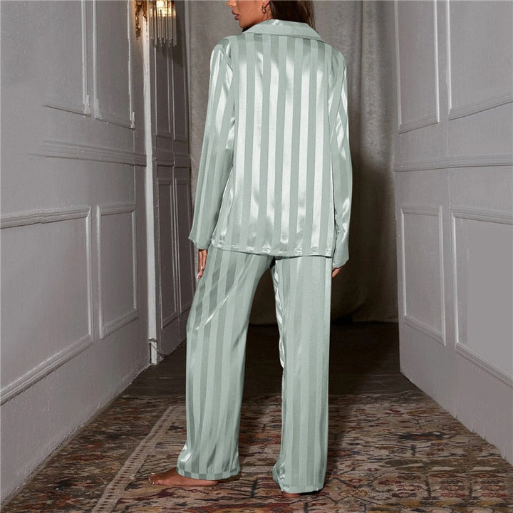 https://cdn.shopify.com/s/files/1/0998/9200/3147/files/Women_s_Pyjama_Set_-_Long_Sleeve_and_Button_Up_2.jpg?v=1766666551