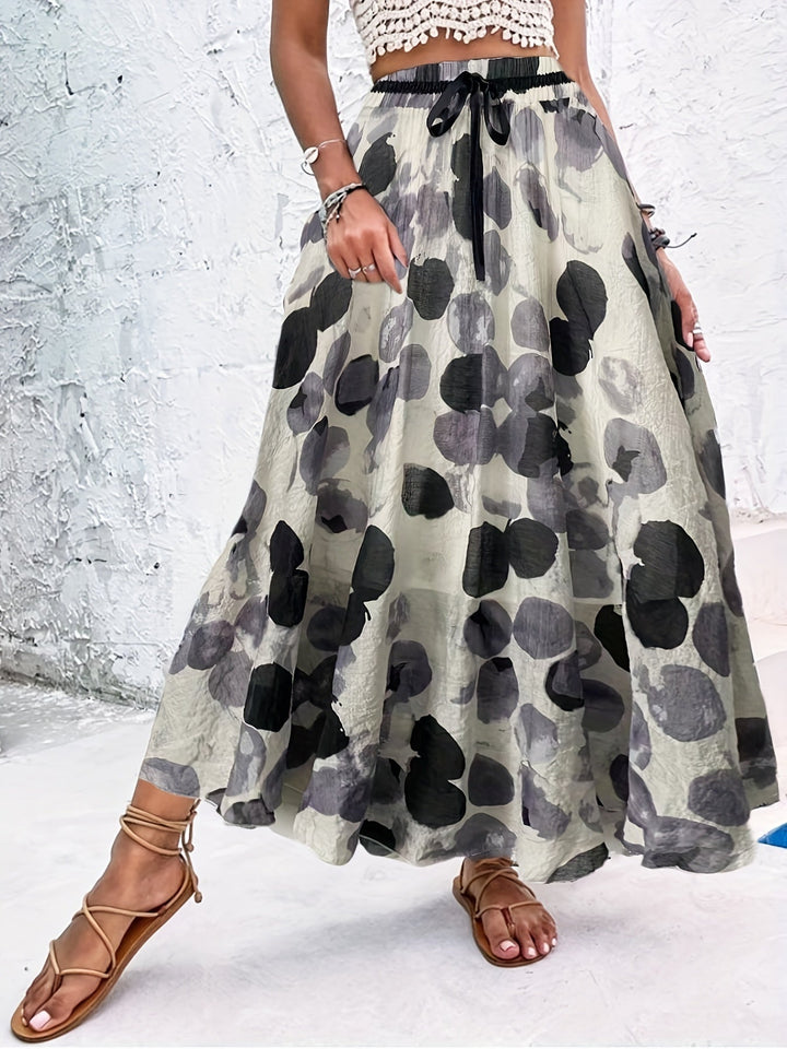 Summer maxi dressing gown with striking polka dots and an elegant bow for a fresh and stylish look.