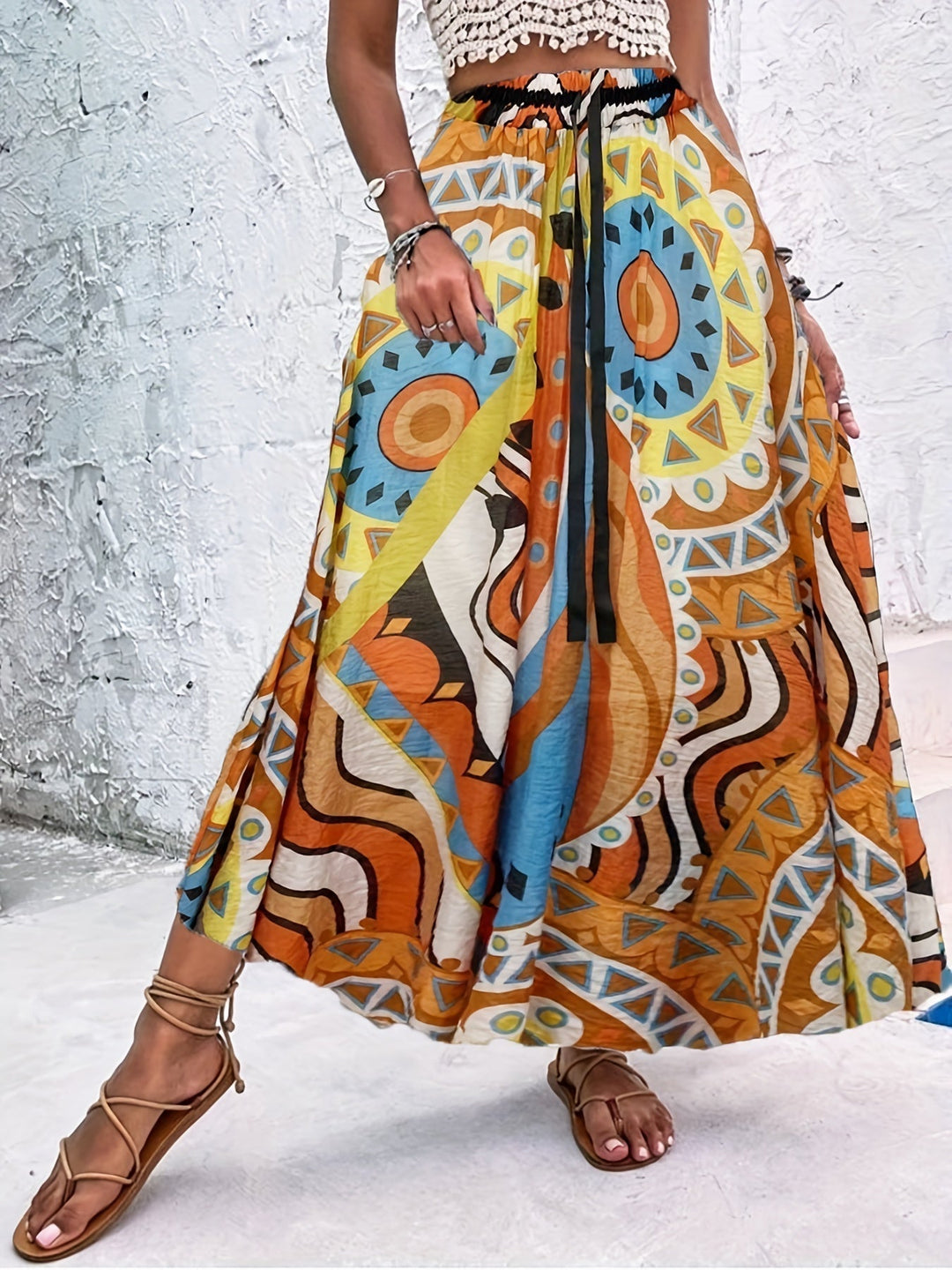 Summer maxi dressing gown with striking polka dots and an elegant bow for a fresh and stylish look.