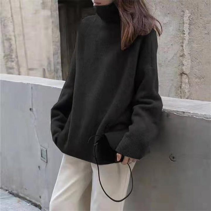 Women’s loose-fit cashmere turtleneck sweater in soft knit for autumn