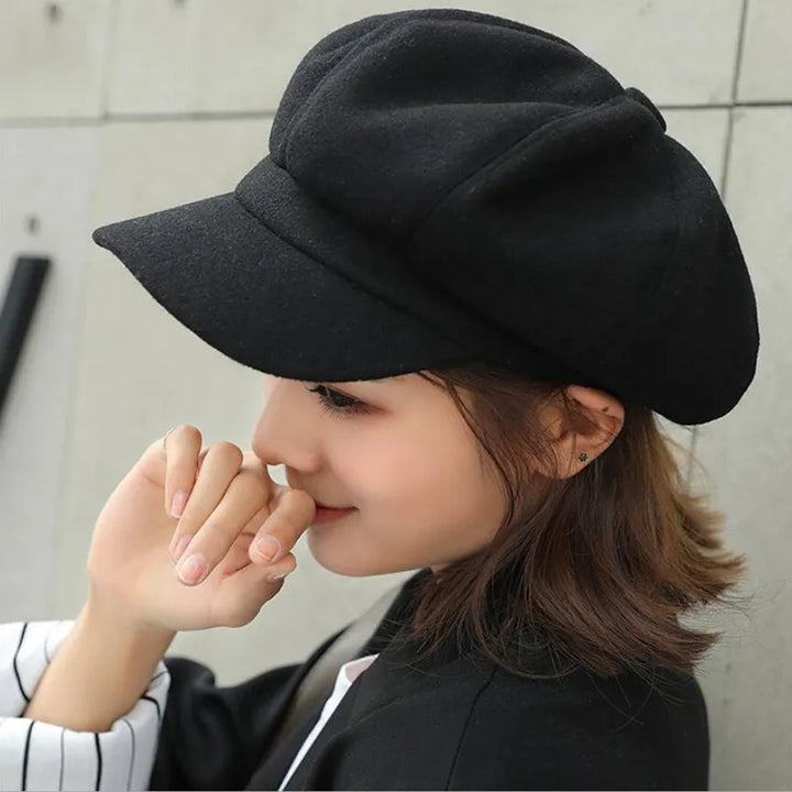 Women’s vintage-style cotton newsboy cap for late summer and autumn