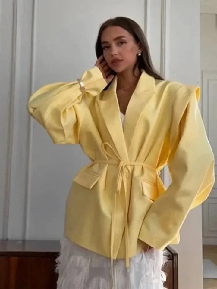 Blazer femme à lacets avec épaulettes rembourrées pour l'automne, coupe élégante