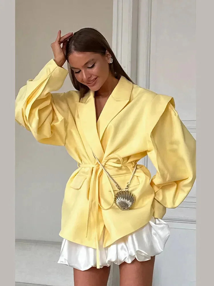 Blazer femme à lacets avec épaulettes rembourrées pour l'automne, coupe élégante