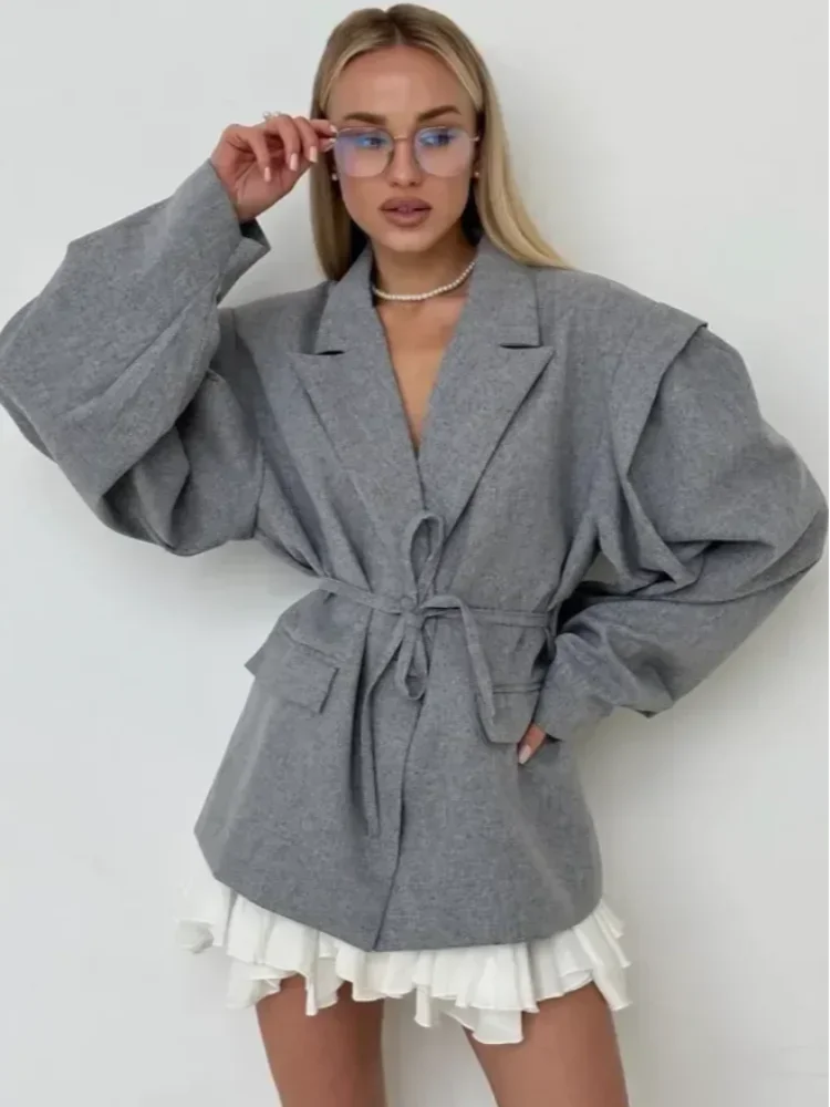 Blazer femme à lacets avec épaulettes rembourrées pour l'automne, coupe élégante