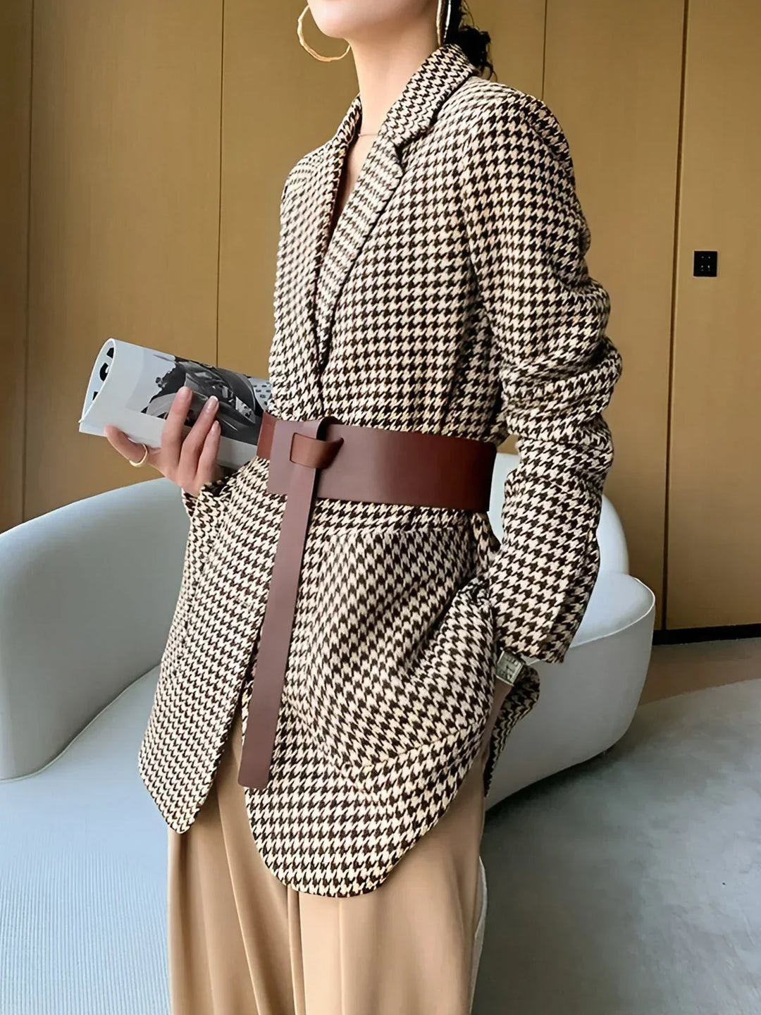 Blazer femme à motif pied-de-poule avec ceinture, coupe élégante et fente pour l'automne