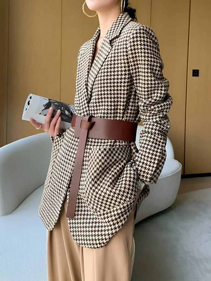 Blazer femme à motif pied-de-poule avec ceinture, coupe élégante et fente pour l'automne