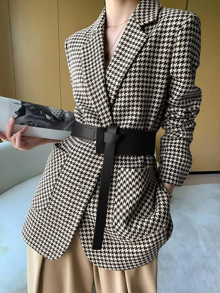 Blazer femme à motif pied-de-poule avec ceinture, coupe élégante et fente pour l'automne