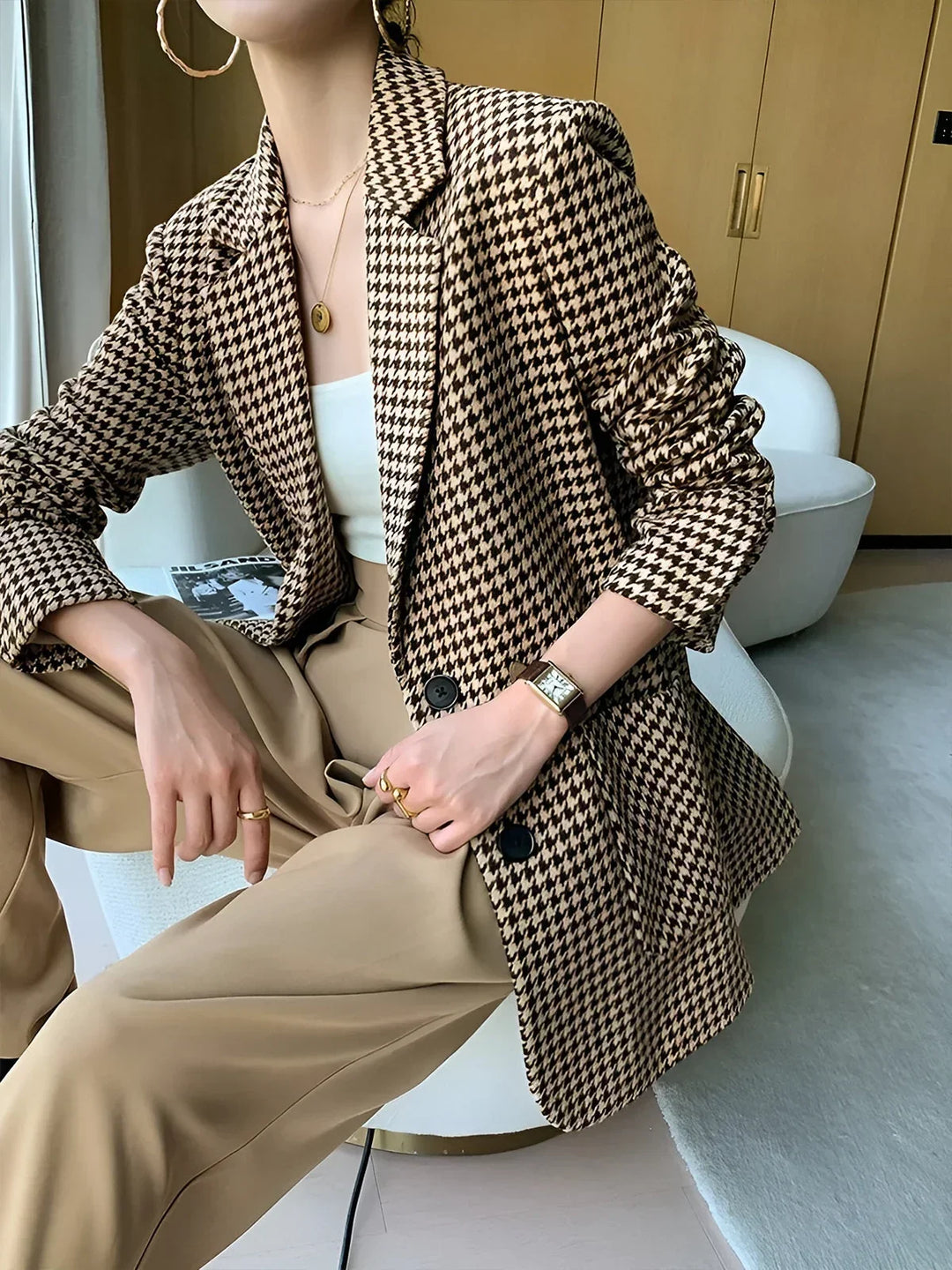 Blazer femme à motif pied-de-poule avec ceinture, coupe élégante et fente pour l'automne