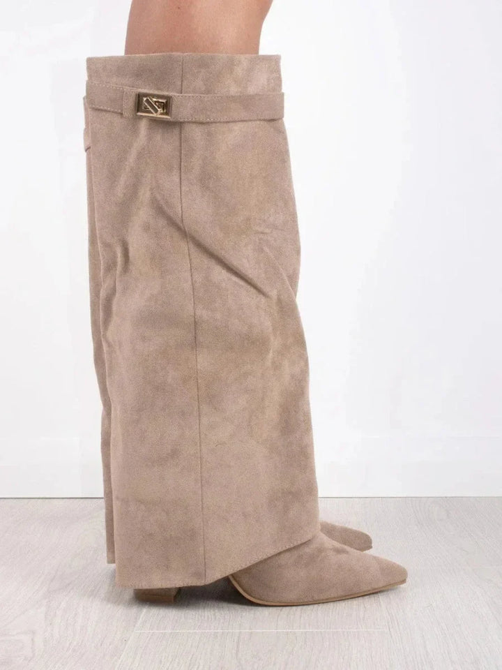 Bottines femme en daim ornées de détails métallisés, élégantes et confortables pour l’automne