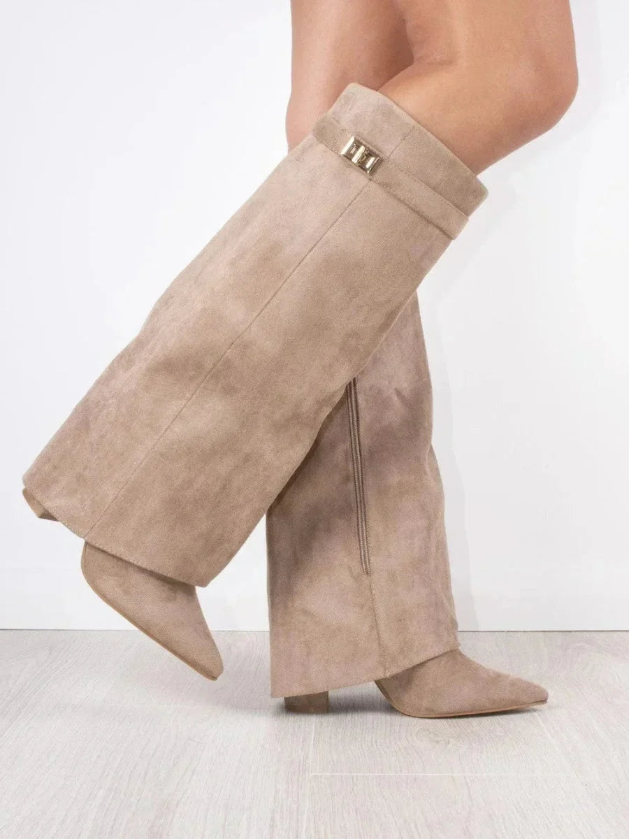 Bottines femme en daim ornées de détails métallisés, élégantes et confortables pour l’automne
