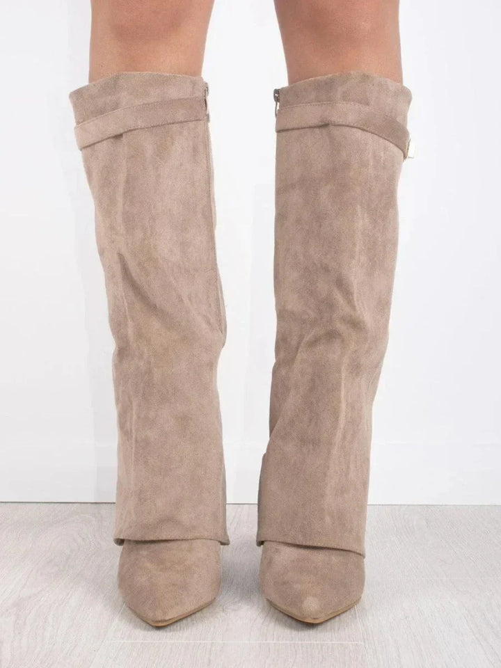 Bottines femme en daim ornées de détails métallisés, élégantes et confortables pour l’automne