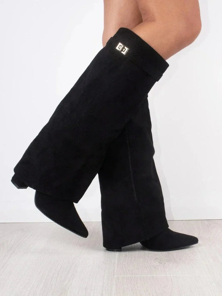 Bottines femme en daim ornées de détails métallisés, élégantes et confortables pour l’automne