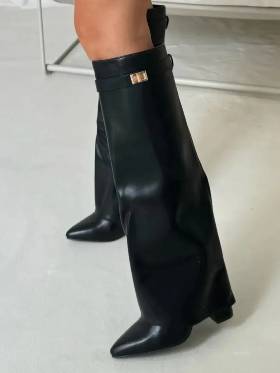 Bottines femme en daim ornées de détails métallisés, élégantes et confortables pour l’automne