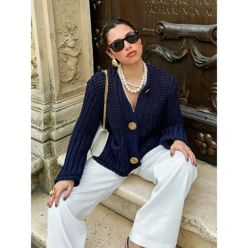 Cardigan femme en maille à fermeture boutonnée, coupe fluide et élégante pour l’automne