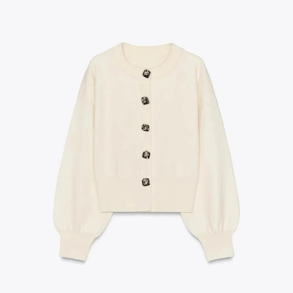 Women’s soft-knit turtleneck sweater, an elegant and timeless style for autumn
