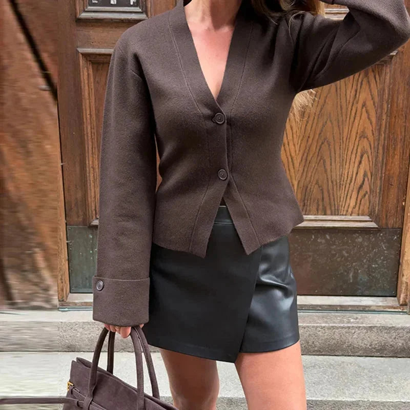Cardigan femme en maille à col en V et boutons raffinés, coupe décontractée pour l’automne