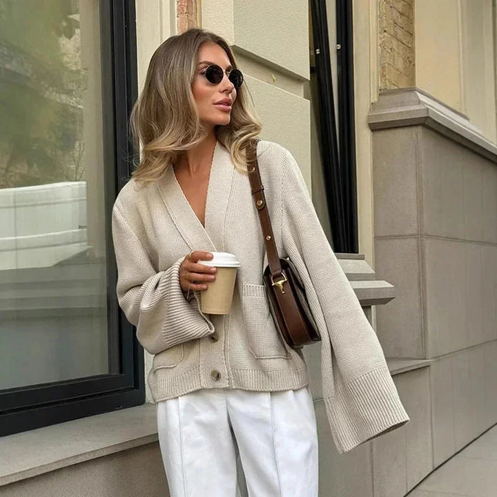 Cardigan femme en maille à col en V et boutons raffinés, coupe décontractée pour l’automne