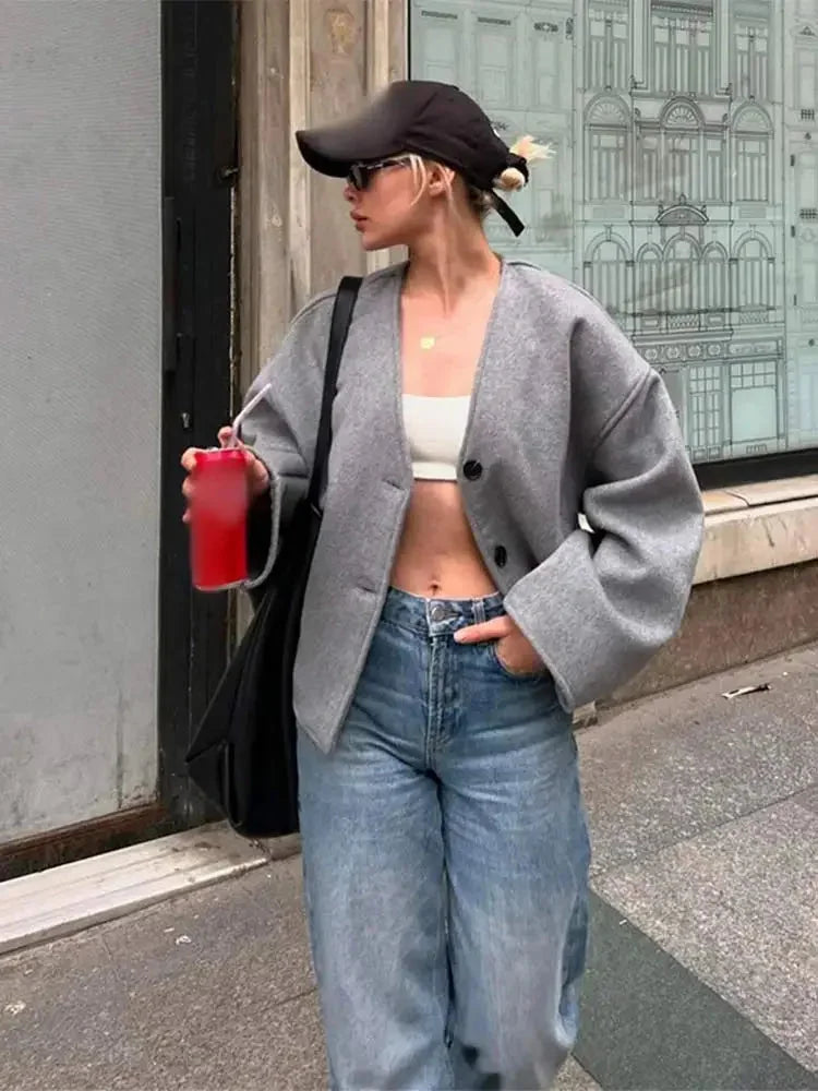 Casual women’s cotton-knit vest with a button closure, ideal for autumn