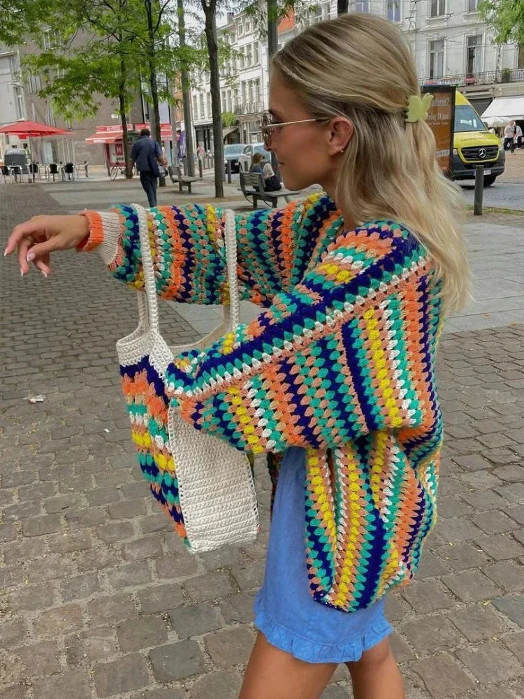 Loose-fitting striped women’s knitted vest in lightweight fabric, ideal for everyday summer looks