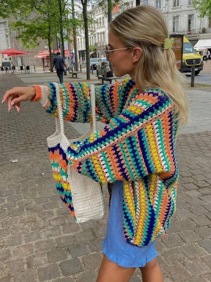 Loose-fitting striped women’s knitted vest in lightweight fabric, ideal for everyday summer looks