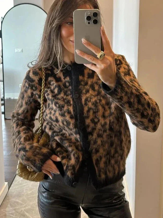 Women’s long-sleeve knitted vest with an animal print for autumn