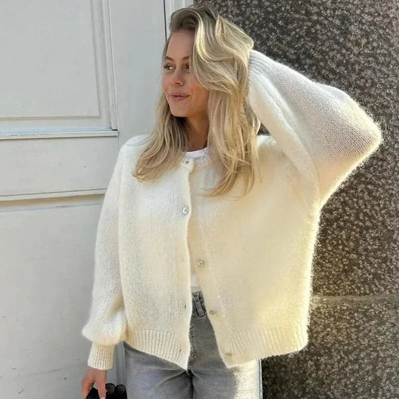 Women’s long-sleeve knitted vest with an animal print for autumn