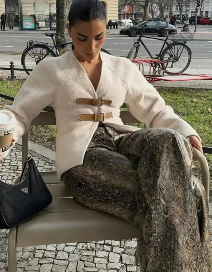 Cardigan femme en maille rayée à coupe souple, modèle confortable et décontracté pour l’automne