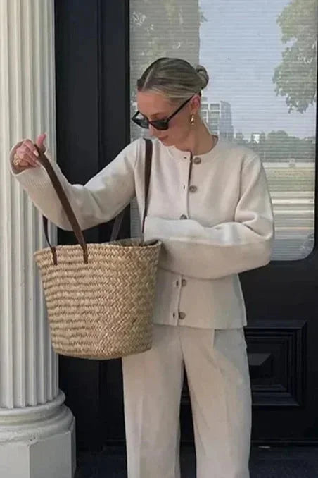 Cardigan femme en maille à boutons raffinés, style moderne et élégant pour l’automne