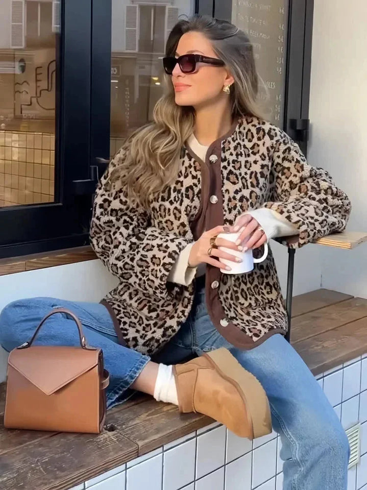 Women’s animal-print knit cardigan with buttons, an elegant and trendy style for autumn
