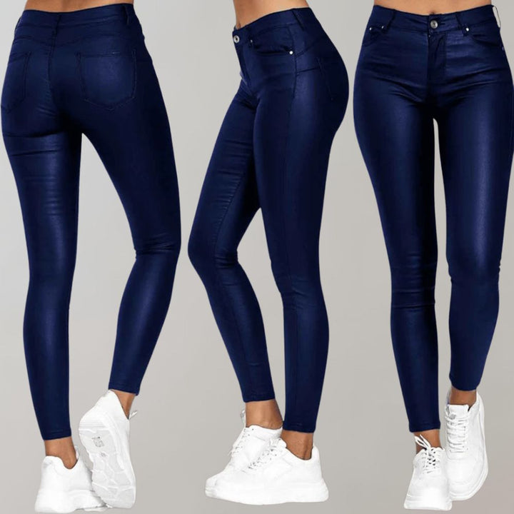 https://cdn.shopify.com/s/files/1/0998/9200/3147/files/comfort-fit-pants-luxura-black-s-state_of_style-4.jpg?v=1766665905