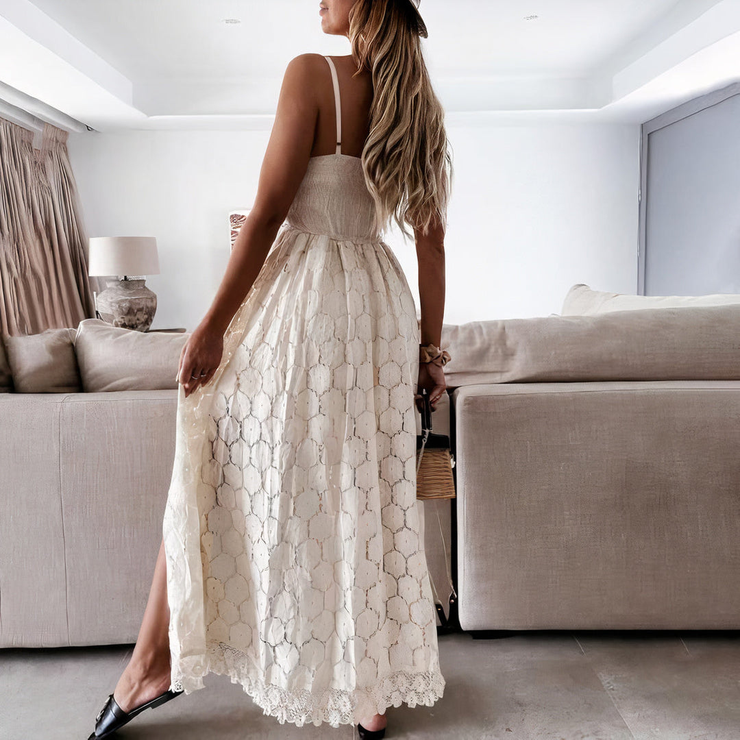 Adie | Robe de Plage Mini Évasée à Découpes et Col en V pour Vos Fêtes d'Été