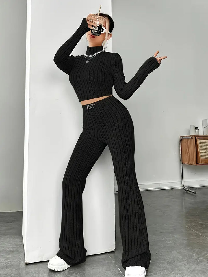 Mabel - Stylish two-piece set featuring a comfortable long-sleeve knit top and elegant pants