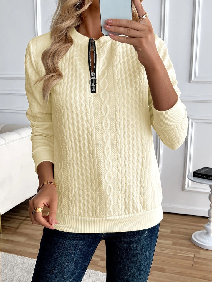 Women's textured zip-up sweatshirt for autumn and everyday outfits
