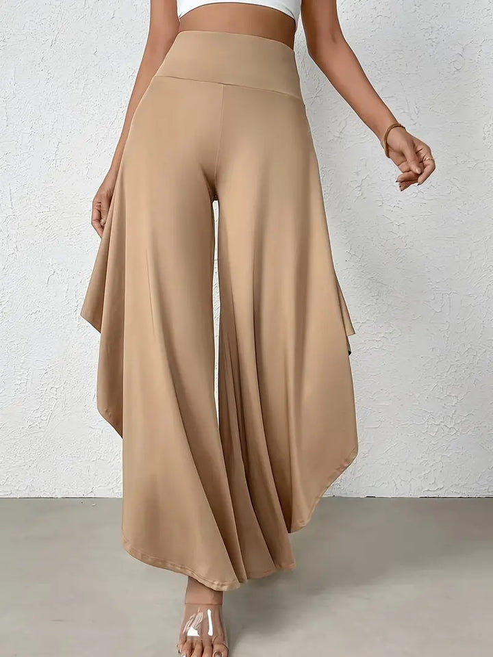 Chic Ingrid - Flared pants: wide legs and trendy asymmetrical hem