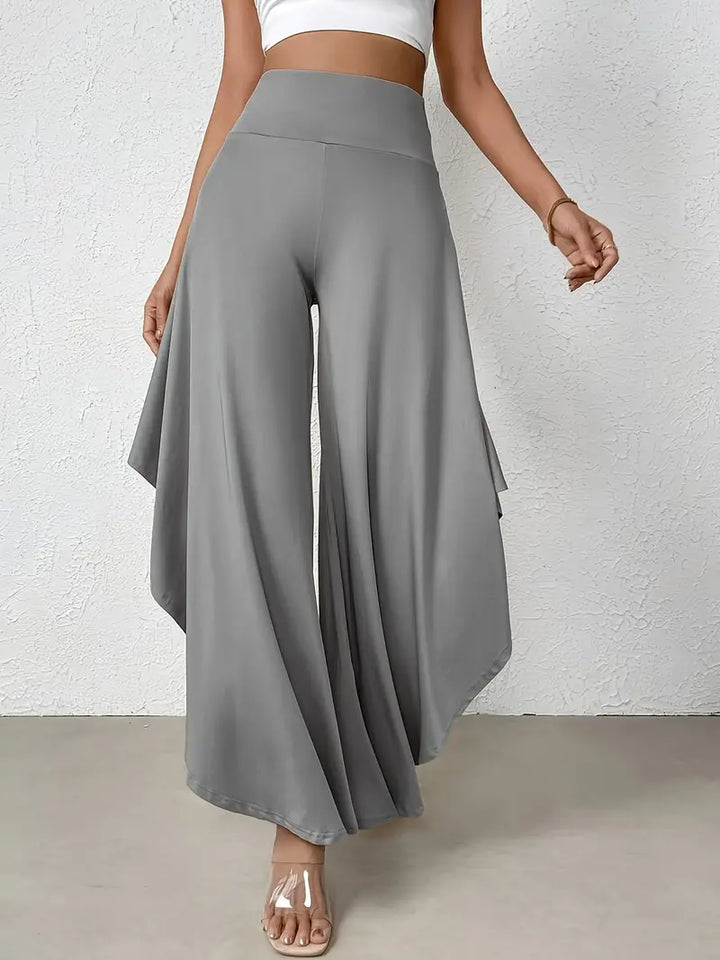 Chic Ingrid - Flared pants: wide legs and trendy asymmetrical hem