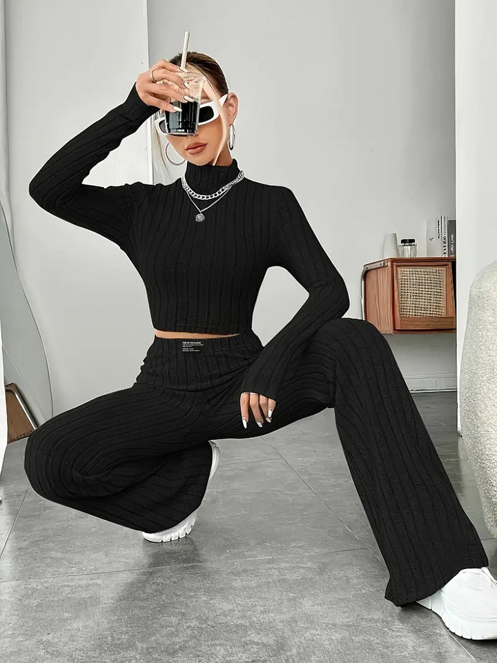 Mabel - Stylish two-piece set featuring a comfortable long-sleeve knit top and elegant pants
