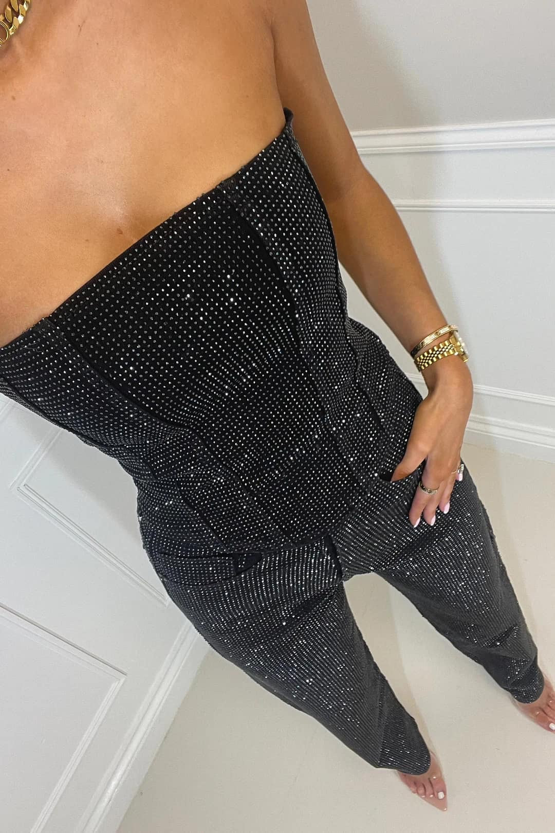 https://cdn.shopify.com/s/files/1/0998/9200/3147/files/glittering-womens-trouser-set-with-high-waist-jeans-liora-black-s-state_of_style-3.jpg?v=1766666540