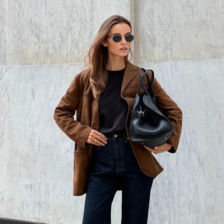 Short suede jacket for women with lapels, ideal for the autumn transitional season