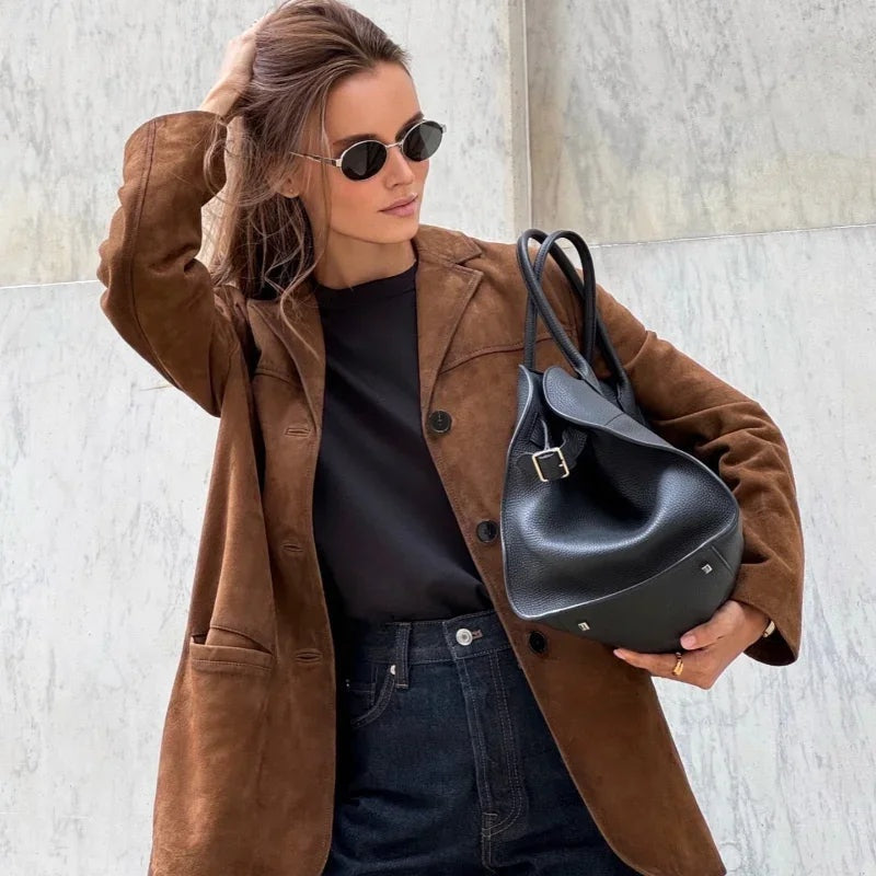 Short suede jacket for women with lapels, ideal for the autumn transitional season