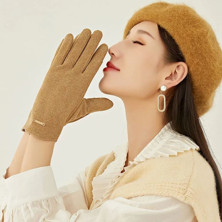 Elegant women's suede gloves lined with cashmere for winter with touchscreen functionality