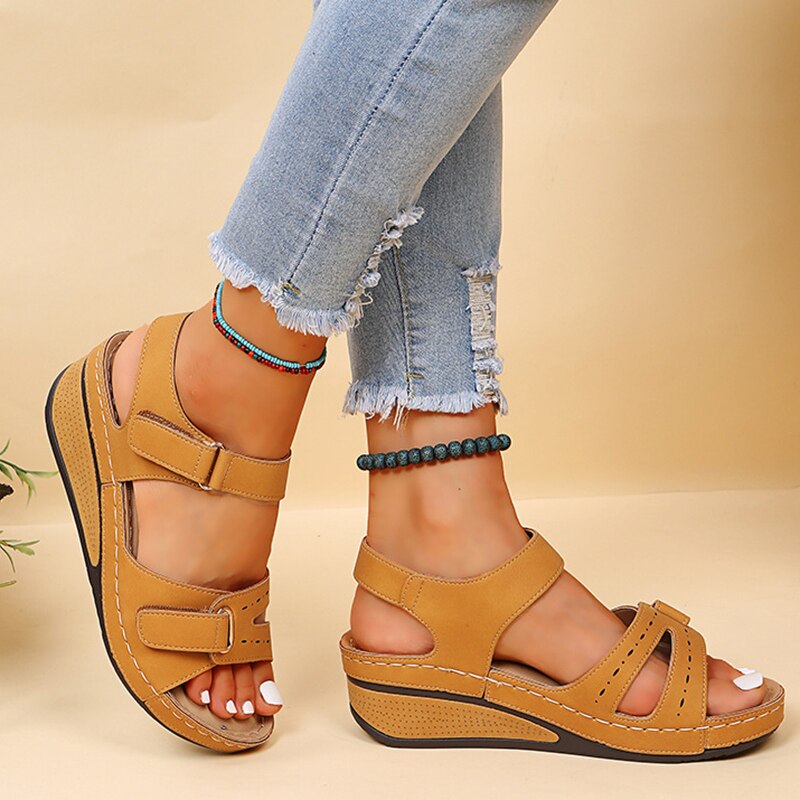 https://cdn.shopify.com/s/files/1/0998/9200/3147/files/odette-orthopedic-sandals-ultimate-comfort-for-long-walks-black-5-state_of_style-8.jpg?v=1766840317