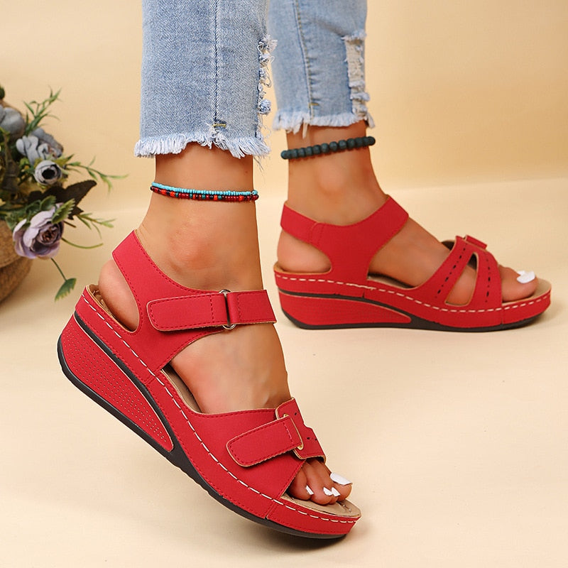 https://cdn.shopify.com/s/files/1/0998/9200/3147/files/odette-orthopedic-sandals-ultimate-comfort-for-long-walks-black-5-state_of_style.jpg?v=1766840317