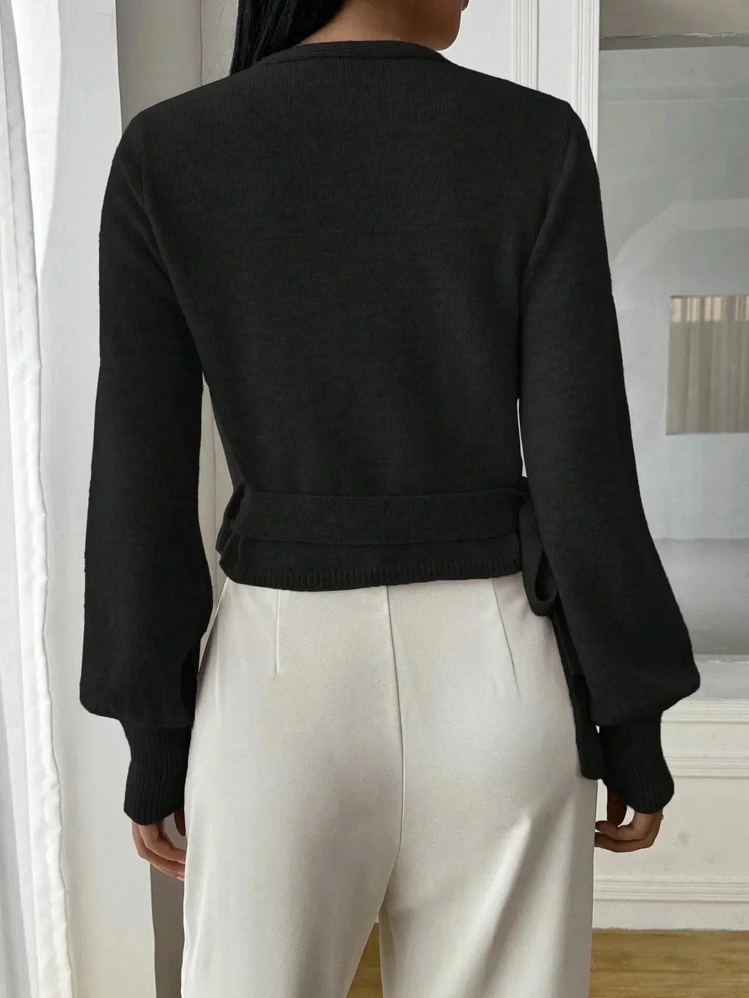 Pull femme en maille avec ceinture à nouer, coupe enveloppante et style décontracté pour l’automne