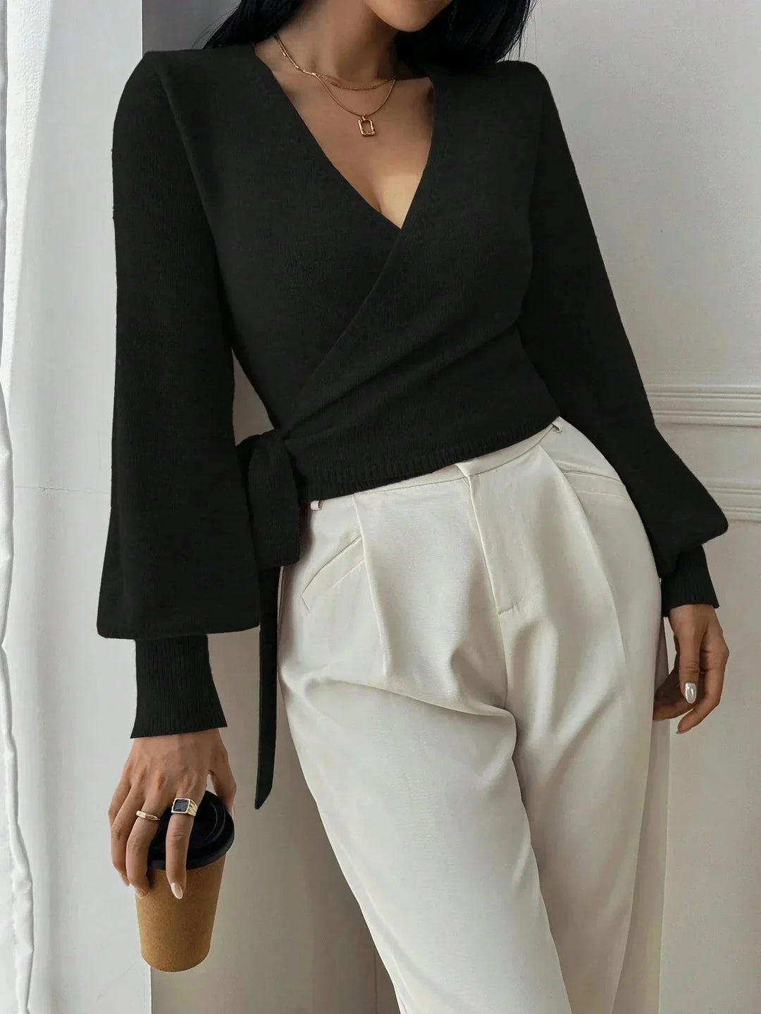 Pull femme en maille avec ceinture à nouer, coupe enveloppante et style décontracté pour l’automne