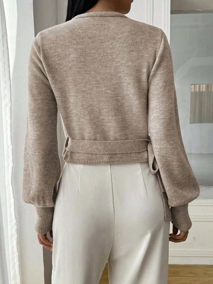 Pull femme en maille avec ceinture à nouer, coupe enveloppante et style décontracté pour l’automne